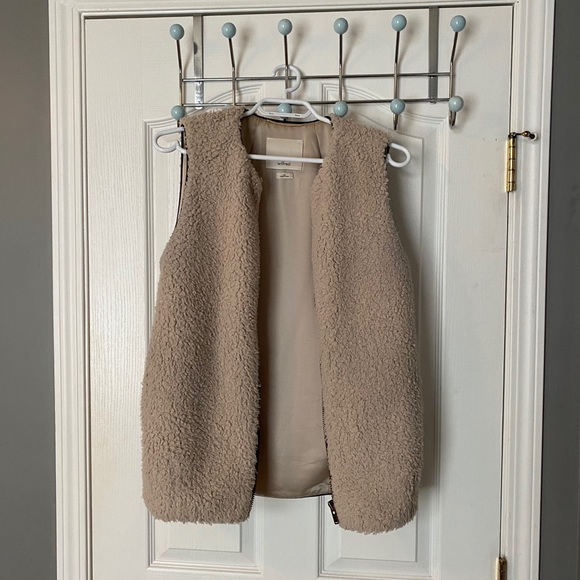 Chatou Vest - Picture 1 of 1